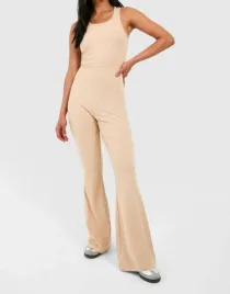 ic71103-boohoo-teskturowy-kombinezon-na-ramiaczkach-19-xl