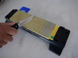 dmt-duosharp-plus-kamien-ostrzacy-ekstra-drobny-drobny-z-podstawa-20-cm