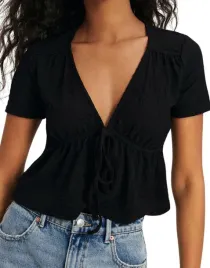 fc35310-top-z-krotkim-rekawem-teskturowy-dekolt-v-wiazanie-9-xs