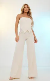 kc14202-prettylittlething-bezowy-kombinezon-odkryte-ramiona-50-xxs