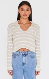 ec21113-prettylittlething-krotki-cienki-sweterek-w-paski-kolnierzyk-48-s