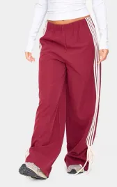 fc26203-prettylittlething-petite-bordowe-spodnie-lampasy-47-3xs