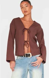 cc25211-prettylittlething-bluzka-wiazana-z-dlugim-rekawem-47-m