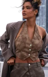 lc55105-prettylittlething-kamizelka-z-odkrytymi-plecami-eko-skora-44-s