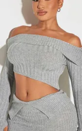 fc11107-prettylittlething-top-dzianinowy-odkryte-ramiona-44-m