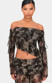 kc26319-prettylittlething-asymetryczny-wzorzysty-top-43-s