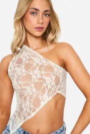 t44304-boohoo-asymetryczny-koronkowy-top-na-jedno-ramie-35-m