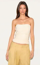 kc01305-prettylittlething-top-marszczony-bezowy-odkryte-ramiona-35-l