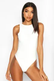 lc81117-boohoo-tall-dopasowane-body-bez-rekawow-biale-m