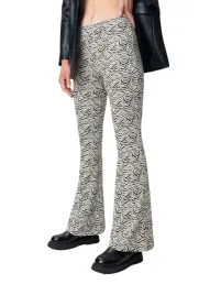 wr25308-dzianinowe-spodnie-dzwon-z-wysokim-stanem-zwierzecy-wzor-m