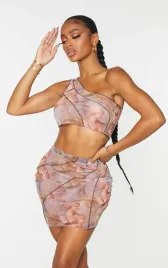 lc93317-prettylittlething-top-na-jedno-ramie-m