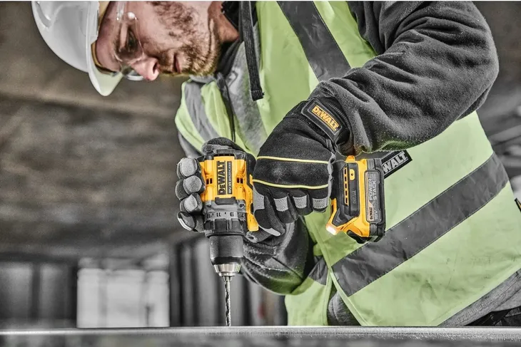 dewalt-wiertarko-wkretarka-dcd805e2t-powerstack-twardy-moment-obrotowy-90-nm