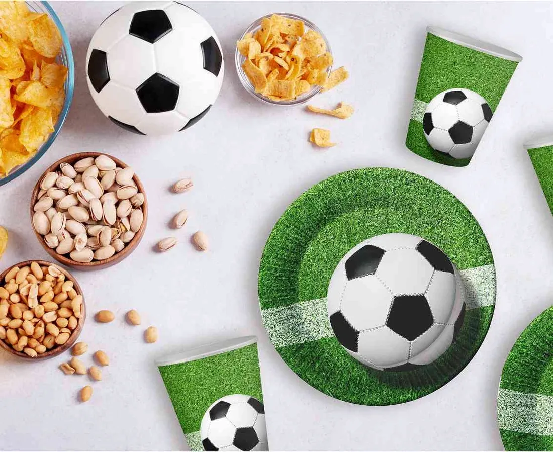 kubeczki-pilka-nozna-papierowe-urodzinowe-6-szt