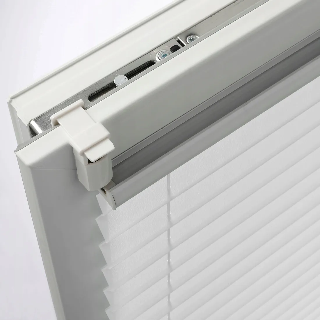 plisa-maja-biala-70-x-130-cm