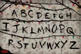 stranger-things-run-plakat-915x61-cm