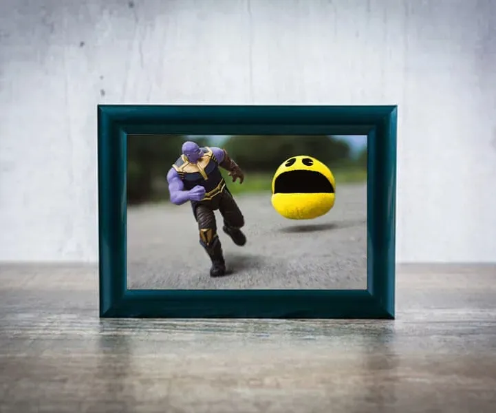 thanos-vs-pacman-plakat-30x20-cm-stan-nowy