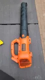 dmuchawa-akumulatorowe-black-decker-22-kg-predkosc-przeplywu-powietrza-200-km-h