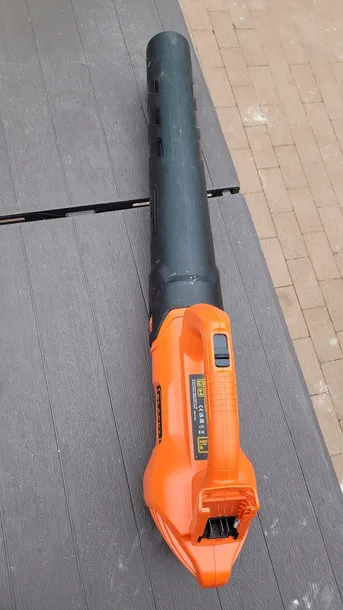 dmuchawa-akumulatorowe-black-decker-22-kg-zawiera-baterie-tak