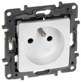 gniazdo-pojedyncze-le-764540-niloe-230-v-16-a-legrand
