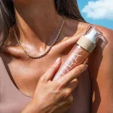 spray-nawilzajacy-z-brokatem-cocosolis-aura-peptide-shimmer-spray-100ml-stan-opakowania-oryginalne