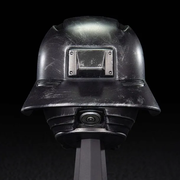 figurka-replika-helmu-1-4-chemist-helmet-helldivers-rodzaj-gadzetu-gamingowy-marka-bandai