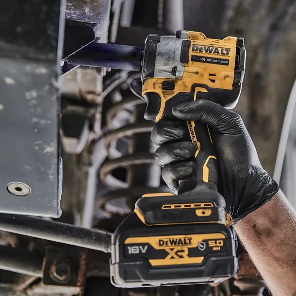 klucz-udarowy-2x17ah-powerstack-dewalt-dcf921e2t-moc-1-w-stan-nowy