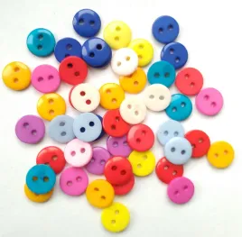 30szt-male-guziczki-guzik-plastik-mix-kolorow-9mm