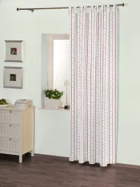 zaslona-na-szelkach-mahe-kol-bialy-w-kwiaty-135x255cm