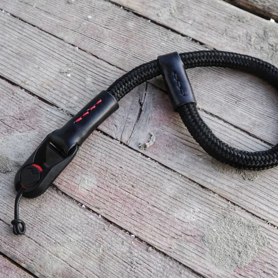weles-black-wrist-strap