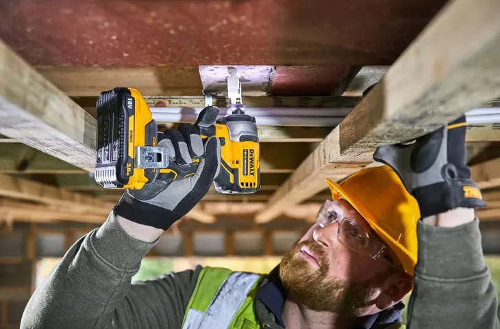 dewalt-zestaw-dcd708-dcf809-2xaku-powerstack-18v-stan-nowy-zawartosc-zestawu-akumulator-ladowarka-wkretarka-zakretarka