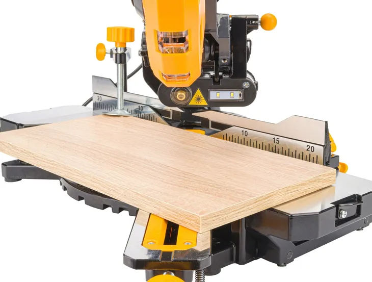 pila-ukosna-z-posuwem-ukosnica-pilarka-przecinarka-drewna-210mm-laser-2000w-predkosc-obrotowa-4700-rpm