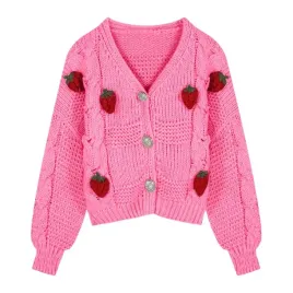 sweter-rozowy-w-truskawki-kardigan-z-guzikami