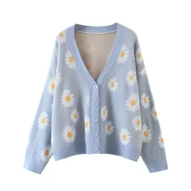 sweter-damski-niebieski-w-kwiaty-pastelowy-blue-z-guzikami