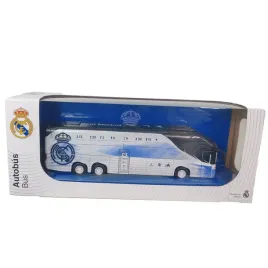 model-autobusu-real-madrid-replika-dla-fanow-pilki-noznej