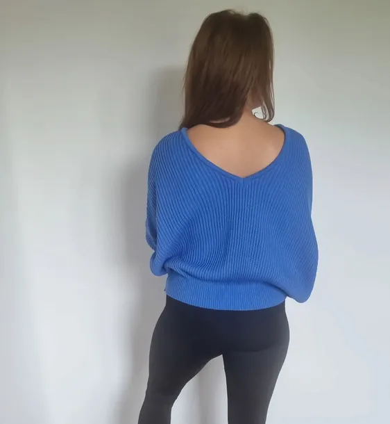 sweter-naomi-niebieski-kolor-niebieski
