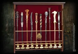 elegancka-witryna-na-10-replik-rozdzek-z-serii-harry-potter