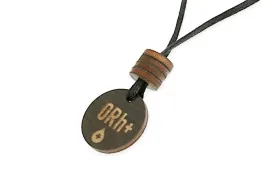 meski-wisior-grupa-krwi-0-rh-z-drewnem