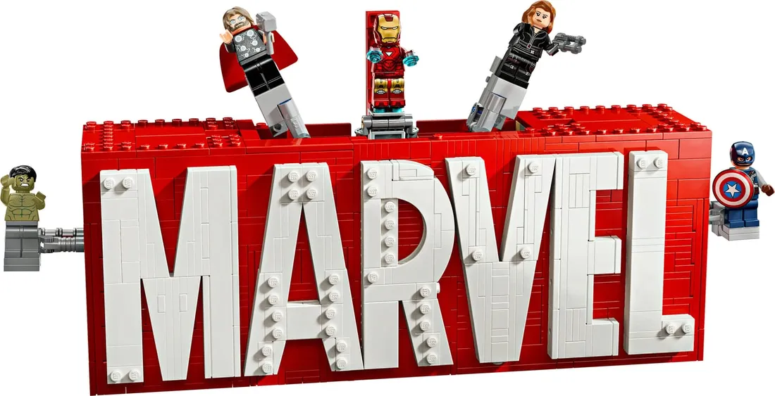 lego-logo-marvel-z-minifigurkami