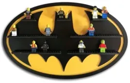 polka-batman-do-ekspozycji-figurek-malowana-na-zoltym-tle
