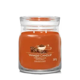 yankee-candle-srednia-swieca-zapachowa-cinnamon-stick-368g