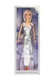 lalka-w-srebrnej-sukni