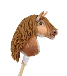 hobby-horse-sredni-kon-na-kiju-premium-srokaty-tobiano-z-brazowa-grzywa-a4