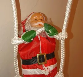 4-mikolaj-na-sznurowej-drabinie-gwiazdor-25-125cm-ozdoba-swiateczna