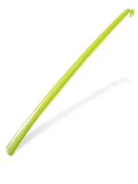 plastikowa-lyzka-do-butow-dluga