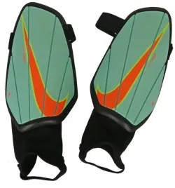 ochraniacze-pilkarskie-nike-sp2165-379