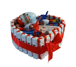 tort-z-kinder-serce-urodziny-imieniny-walentynki