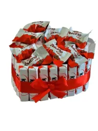 tort-kinder-bueno-serce-urodziny-walentynki