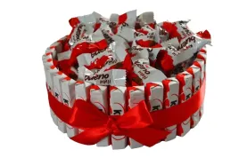 tort-z-kinder-bueno-urodziny-imieniny-box