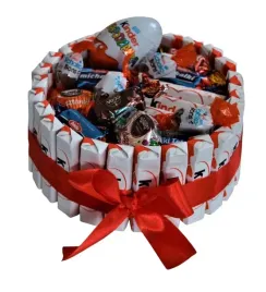 tort-z-kinder-urodziny-imieniny-walentynki-prezent