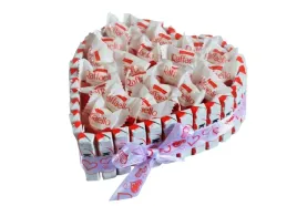 tort-z-kinder-serce-urodziny-rafaello-walentynki